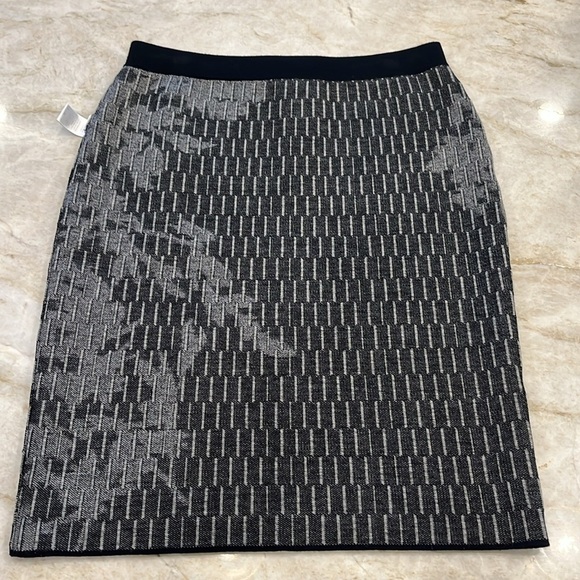 LEO & SAGE Revolve Brand | Sweater Pencil Skirt | Black & Grey | Size Large - Picture 10 of 11